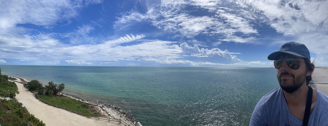 Michael Dirnberger vor einem beeindruckenden Ozeanpanorama am Bahia Honda State Park in den Florida Keys, USA.
